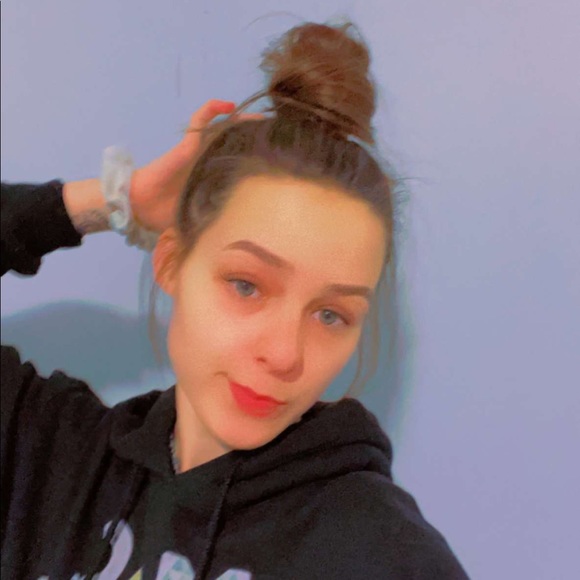 MEET YOUR POSHER🤩☺️ welcome to my page! - Picture 4 of 7